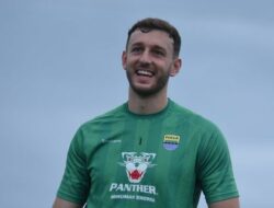 Terkesan Dukungan Bobotoh di Jalak Harupat, Kiper Timnas Wales Senang Main di Persib Bandung