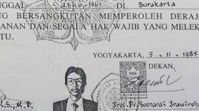Roy Suryo: Ijazah Asli Alumni UGM 1985 Jauh Beda Dengan Ijazah Milik Jokowi