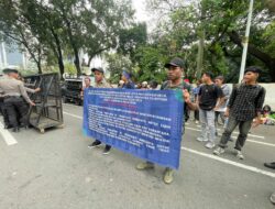 Di Depan Istana, Massa Ultimatum Prabowo: Bersihkan Kabinet dari Pengkhianat Visi Rakyat!