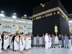 Wujud Kedekatan, Raja Arab Saudi Buka Pintu Ka’bah Untuk Prabowo