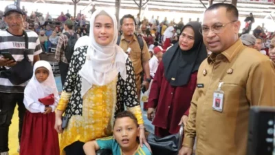Karmila Sari Serahkan Beasiswa PIP Untuk Ribuan Pelajar di Rokan Hilir, Riau