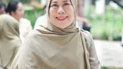 Mata Kanan Buta Akibat Abrasi Retina, Dewi Yull Ogah Lakukan Operasi Lasik