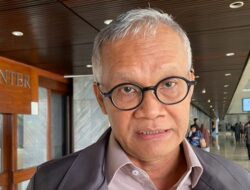 Aria Bima: Rakyat Tak Butuh Keluh Kesah Jokowi Soal Tuduhan Ijazah Palsu