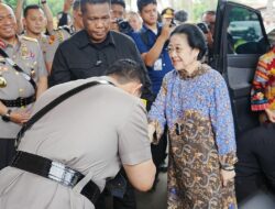 Cium Tangan Megawati, Kapolri Dinilai Kirim Sinyal “Selamat Tinggal Jokowi”
