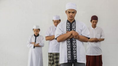 Ini Alasan Imam Sholat Dzuhur dan Ashar Tak Bersuara Saat Membaca Surah