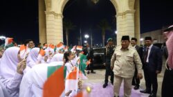 Presiden Prabowo Disambut Meriah oleh Siswa dan Diaspora Indonesia di Jeddah