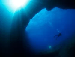 Bukan Hanya Belize, Indonesia Juga Punya Blue Hole Eksotis di Labengki, Sultra