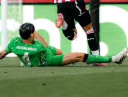Borussia Monchengladbach Pertimbangkan Cari Bek Baru Usai Kevin Diks Cedera