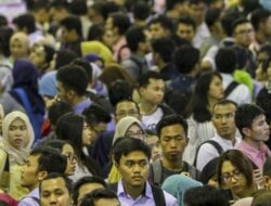 HUT RI ke-80 Tahun: Lapangan Kerja Tak Cukup, 7 Juta Nganggur 70 Juta Kerja Sektor Informal