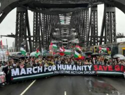 Puluhan Ribu Warga Sydney Padati Jembatan Harbour, Serukan Solidaritas Palestina