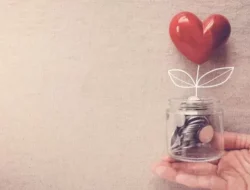 Bukan Hanya Uang, Ini 4 Jenis Sedekah Yang Bisa Lancarkan Rezeki