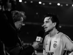Diminati Schalke 04, Thom Haye Siap Merumput di Bundesliga Jerman