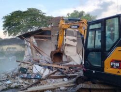 Diduga Jadi Sarang Narkoba, Markas GRIB Jaya Sumut di Deli Serdang Dirobohkan