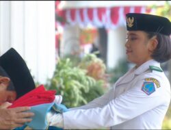 Momen Presiden Prabowo Mencium Bendera: Haru dan Emosional