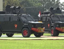 Nekat! Pendemo di Sidoarjo Siram Bensin dan Bakar Sejumlah Anggota Brimob