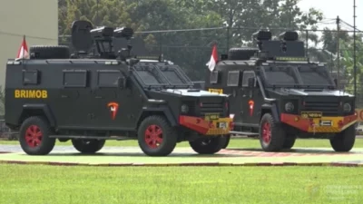 Nekat! Pendemo di Sidoarjo Siram Bensin dan Bakar Sejumlah Anggota Brimob