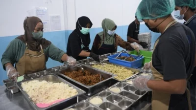 BGN Wajibkan Semua Koki Punya Sertifikat Usai Ribuan Siswa Keracunan MBG