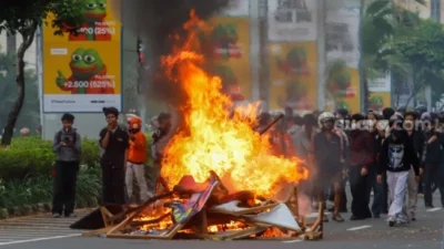 Brutalitas Polisi Disorot Usai Rantis Brimob Lindas Driver Ojol, Reformasi Polisi Gagal Total?