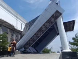 Tragis! Atap Gedung KPT Brebes Senilai Rp. 120 Miliar Ambruk, Sejumlah Warga Jadi Korban