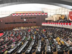 211 Anggota DPR Sembunyikan Latar Belakang Pendidikan, Kemunduran Demokrasi?