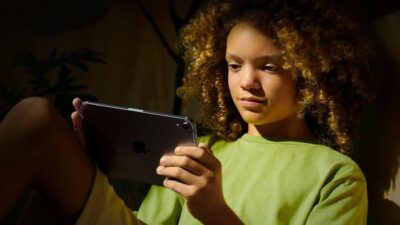 Apple Luncurkan Sejumlah Fitur Baru Demi Lindungi Anak dan Remaja di Dunia Digital