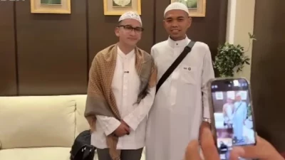Masya Allah! Bukan Hadiah Biasa, Ini Makna Peci dan Tasbih Dari UAS Untuk Ruben Onsu