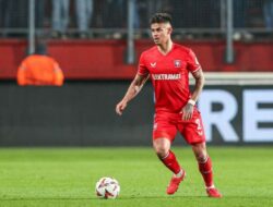 Mees Hilgers Harus Bertahan di Enschede, Jadi Pemain FC Twente Hingga Januari