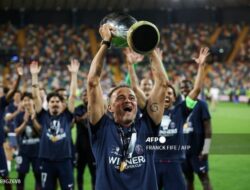 Patah Tulang Selangka Saat Bersepeda, Luis Enrique Bakal Lama Absen Melatih PSG