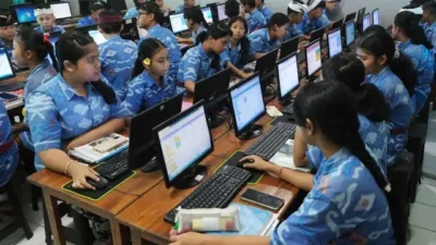 Bahasa Inggris, Coding dan AI Jadi Mata Pelajaran Wajib Sejak 3 SD Mulai Tahun 2027