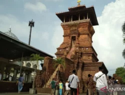 Makam Sunan Kudus, Magnet Ribuan Wisatawan Muslim Dari Seluruh Indonesia