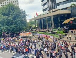 Ribuan Gladiator Kepung KPK, Ketum APIB Erick Sitompul Ingatkan Lembaga Antirasuah Jangan Jadi Macan Ompong