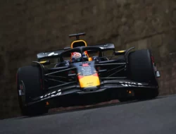 Max Verstappen Sabet Pole Position di Kualifikasi F1 GP Azerbaijan, Carlos Sainz Gigit Jari