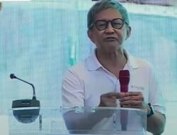 Blak-blakan! Rocky Gerung Singgung Ijazah Palsu dan Fufufafa di Depan Para Petinggi Polri