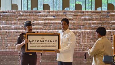 Saksikan Penyerahan Uang Korupsi CPO Rp. 13 Triliun, Prabowo: Bisa Perbaiki 8 Ribu Sekolah