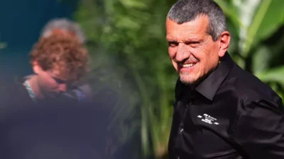 Guenther Steiner Sebut Sejumlah Orang di Ferrari F1 Menyesal Ganti Carlos Sainz Dengan Lewis Hamilton