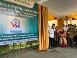 Mendukbangga Wihaji Resmikan Sekolah Siaga Kependudukan di PPMI Assalaam