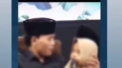 Dai Muda Asal Kediri, Gus Elham Yahya Banjir Kecaman Publik Usai Sembarangan Cium-cium Banyak Bocah Perempuan