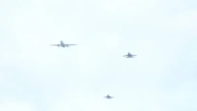Sukhoi Skadron 11 TNI AU Lakukan Force Down Pesawat Asing di Langit Makassar