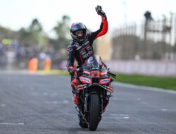 Marco Bezzecchi Juara MotoGP Portugal 2025, Francesco Bagnaia Gagal Finis Lagi