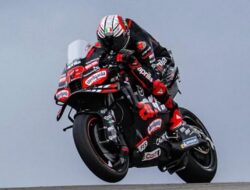 Marco Bezzecchi Klaim Pole Position di Kualifikasi MotoGP Portugal 2025, Alex Marquez Terjatuh