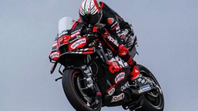 Marco Bezzecchi Klaim Pole Position di Kualifikasi MotoGP Portugal 2025, Alex Marquez Terjatuh