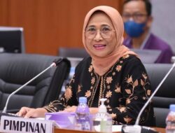Hetifah Puji Prabowo Siapkan Smartboard Untuk Sekolah, Jawab Tantangan Pendidikan Gen Z dan Alpha