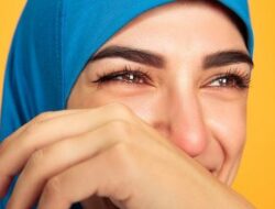 Benarkah Haram Hukumnya Mencukur Alis Bagi Perempuan Dalam Islam?