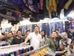 Menteri UMKM Maman Abdurrahman Blusukan ke Pasar Senen, Cari Solusi Jalan Tengah Thrifting