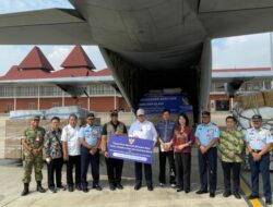 Menko Airlangga Hartarto Salurkan 40 Ton Bansos Untuk Korban Bencana Sumatera