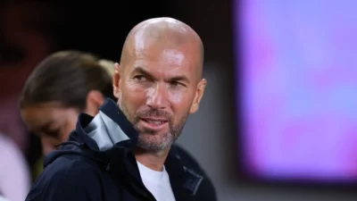 Tak Bisa Bahasa Inggris, Zinedine Zidane Mustahil Gantikan Arne Slot Latih Liverpool