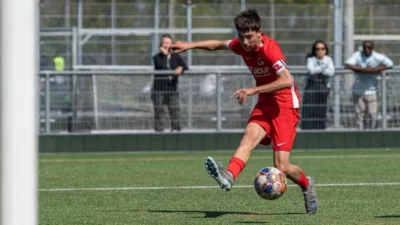 Sosok Charly Van Oosterhout, Striker Muda Ajax Keturunan Sorong, Cerak 19 Gol Dalam 28 Laga