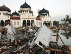 ‘Tsunami’ Darat Terjang Sumatera, Allah Marah Sama Kita