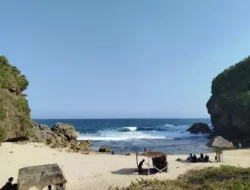 Pantai Kayu Arum Saptosari, Destinasi Tenang Jauh dari Keramaian di Yogyakarta