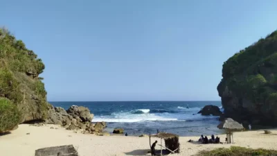 Pantai Kayu Arum Saptosari, Destinasi Tenang Jauh dari Keramaian di Yogyakarta
